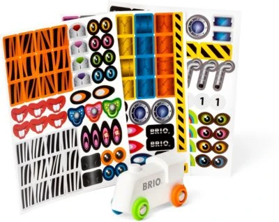 BRIO World 33979 Sticker Lokomotive - Holz-Eisenbahn Zum Bekleben Mit Vielen Tollen Motiven Auf Wiederablösbaren Stickern - Empfohlen Ab 3 Jahren